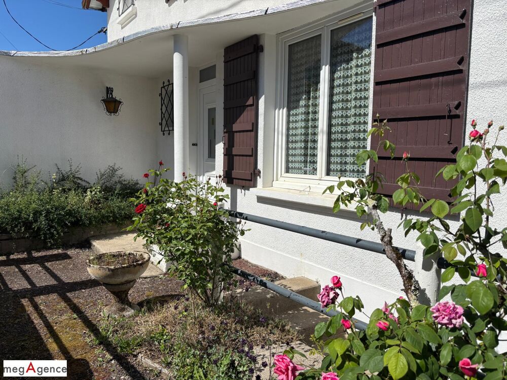 Maison en position dominante 5 chambres - 3 garages