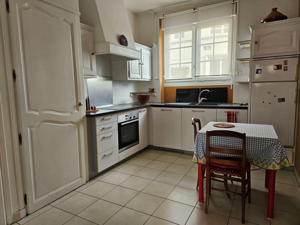 Maison de ville 4 chambres avec garage, cour et jardin