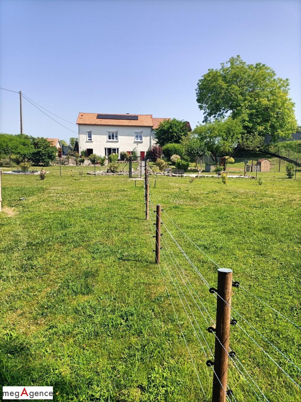 Maison 130 m², 3 chambres, bureau + sous sol, puits sur 3812 m² clos.