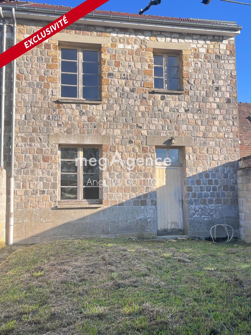 Maison avec garage, hangar et terrain clos