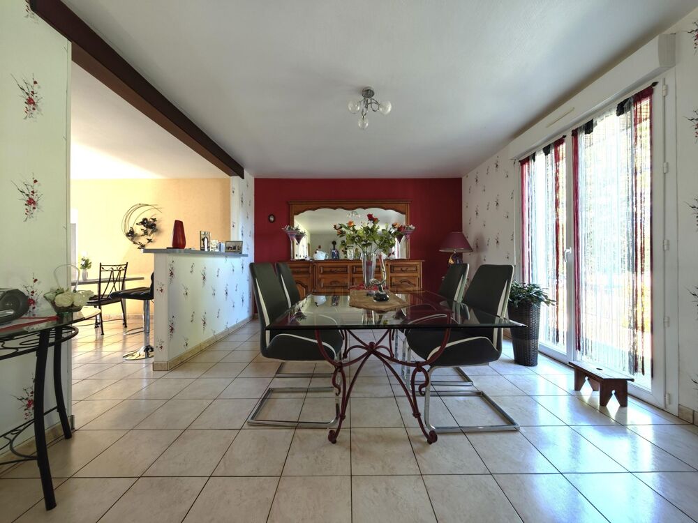 MAISON EN BOURG DE SERENT