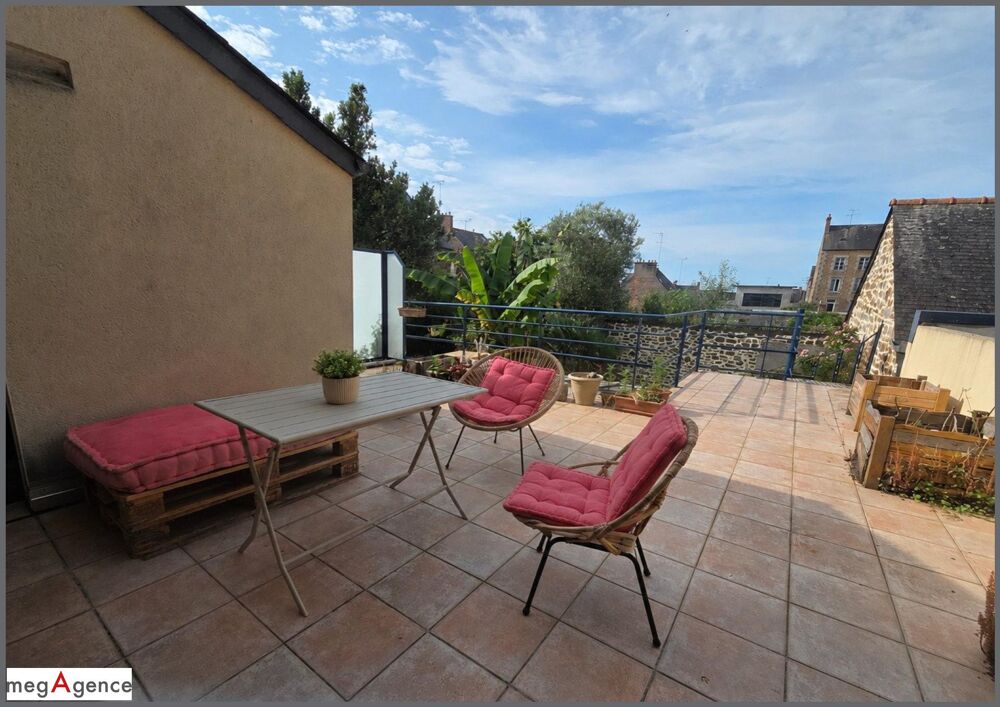 Très belle maison de ville en pierre 4 chambres avec jardin et garage