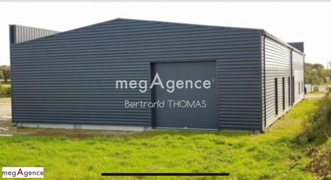 Bâtiment avec hall exposition sur un terrain clos de 2267 m2 840000 35140 Saint-aubin-du-cormier