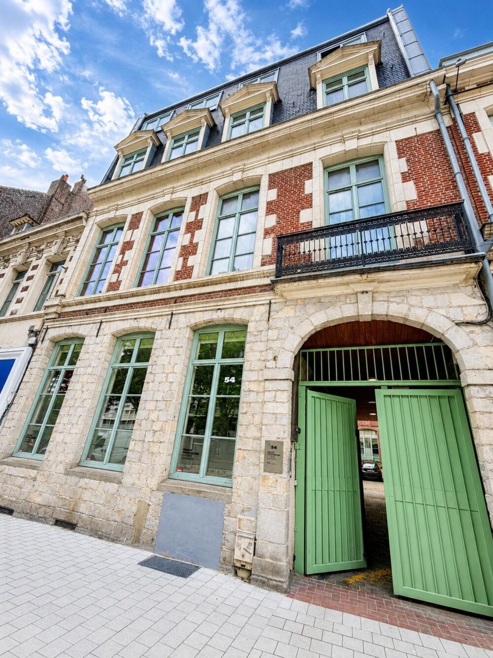 Immeuble de caractère - T2 Dernier étage - Vue dégagée - Aucuns travaux