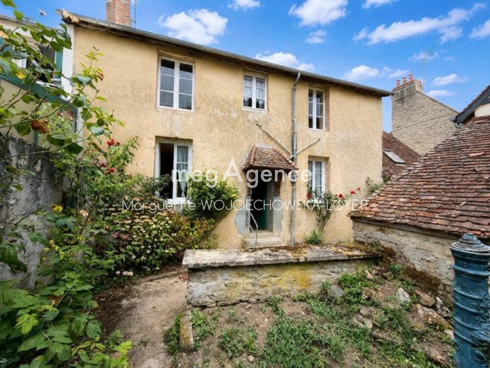 Maison de ville en pierre avec double garage - Fort potentiel