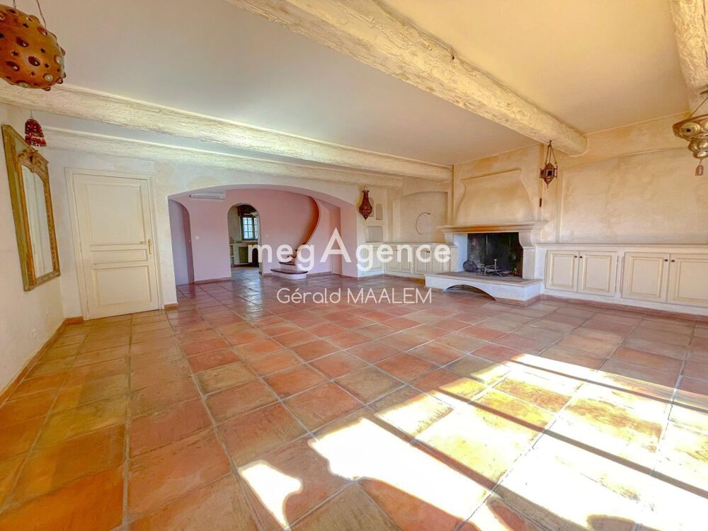 Maison de 231m² avec garage à Cogolin