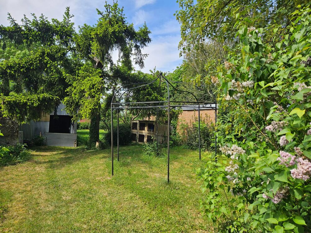 Maison de ville de plain-pied 62m² + garage , grand hangar terrain 1300m²