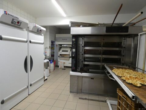   Ecouves 61250.Murs et fond boulangerie patisserie. 