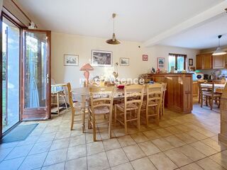 Vente Maison Maison 4 chambres au calme, garage et terrain de 1060m2 La tour-de-salvagny