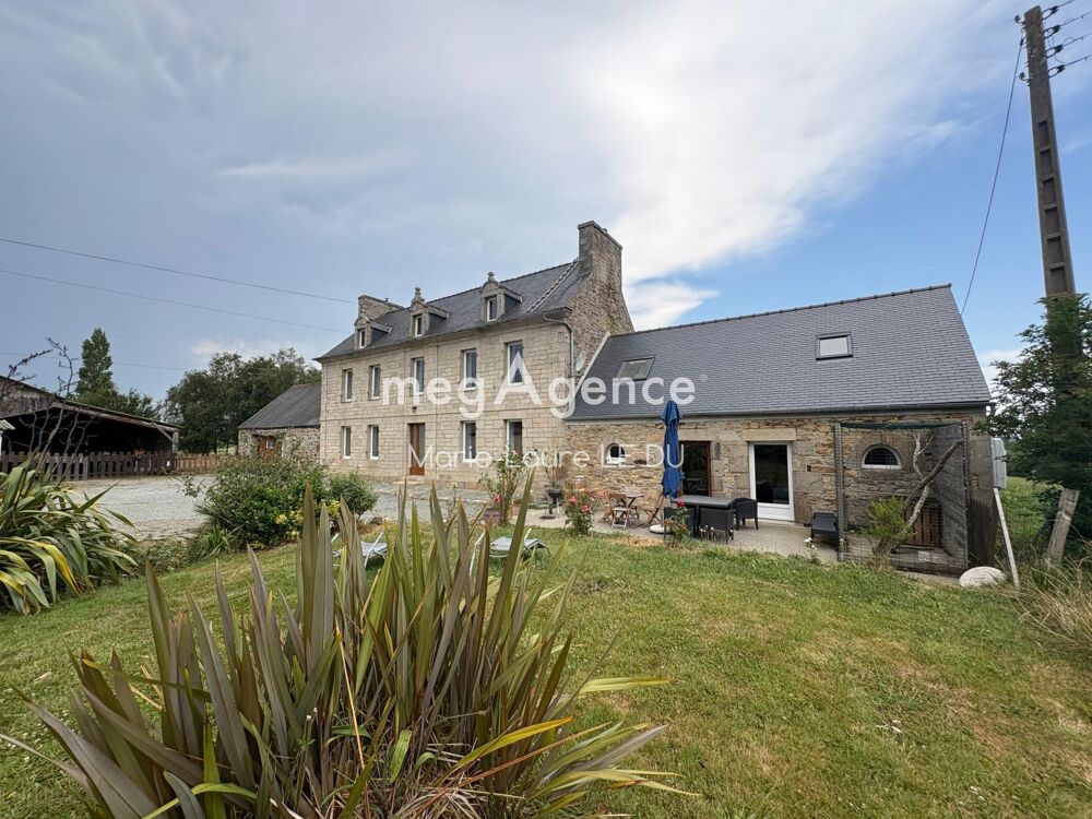 Maison de caractere avec dépendances sur terrain 18500m² environ