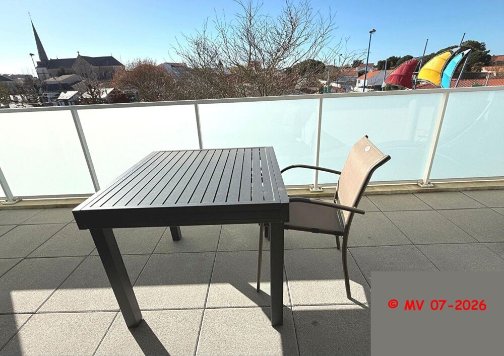 Superbe T3 de 2024 avec belle terrasse offrant une vue dégagée avec couchers de soleil sur l'église !