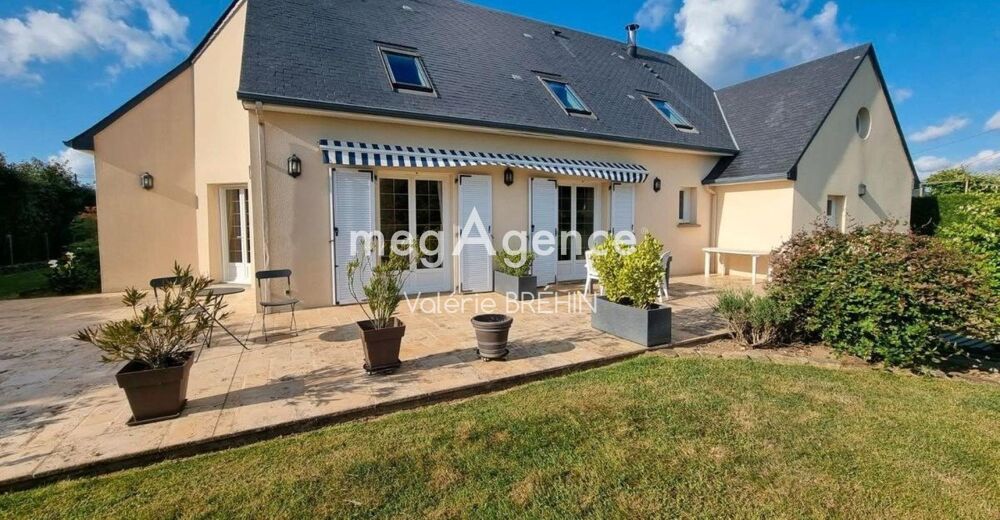 A 1H30 de Paris en train. Maison sur la commune de Belgeard 6 pièces 153 m² tout confort aucun travaux à prévoir.