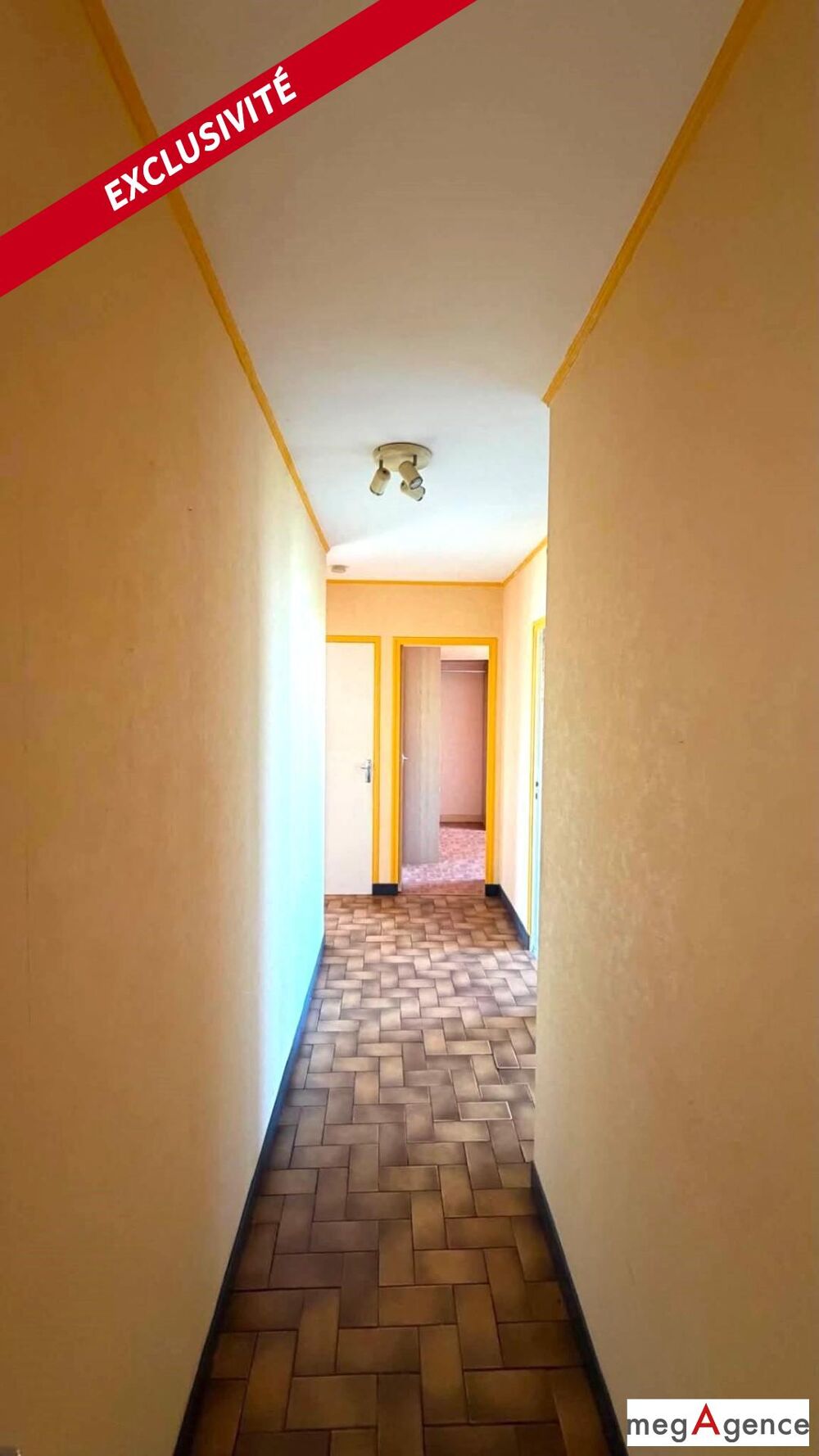 Maison de plain pied 3 chambres, séjour ouvert sur terrasse, sous sol total Jardin 403 m² clos- 78340 les clayes sous bois