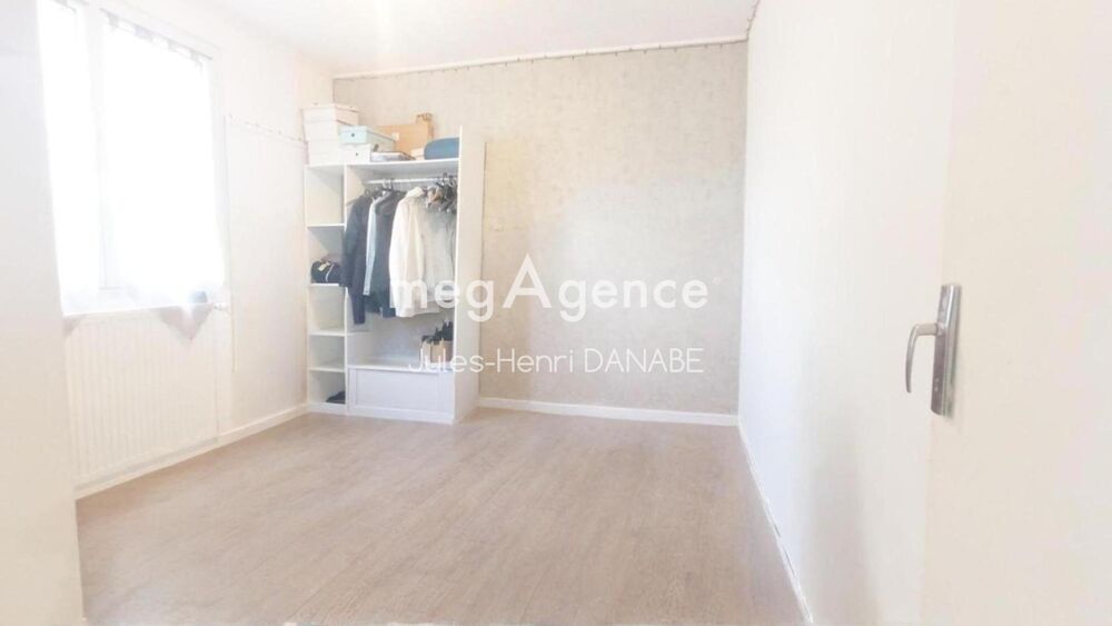 5 chambres, sous-sol, garage, pompe à chaleur