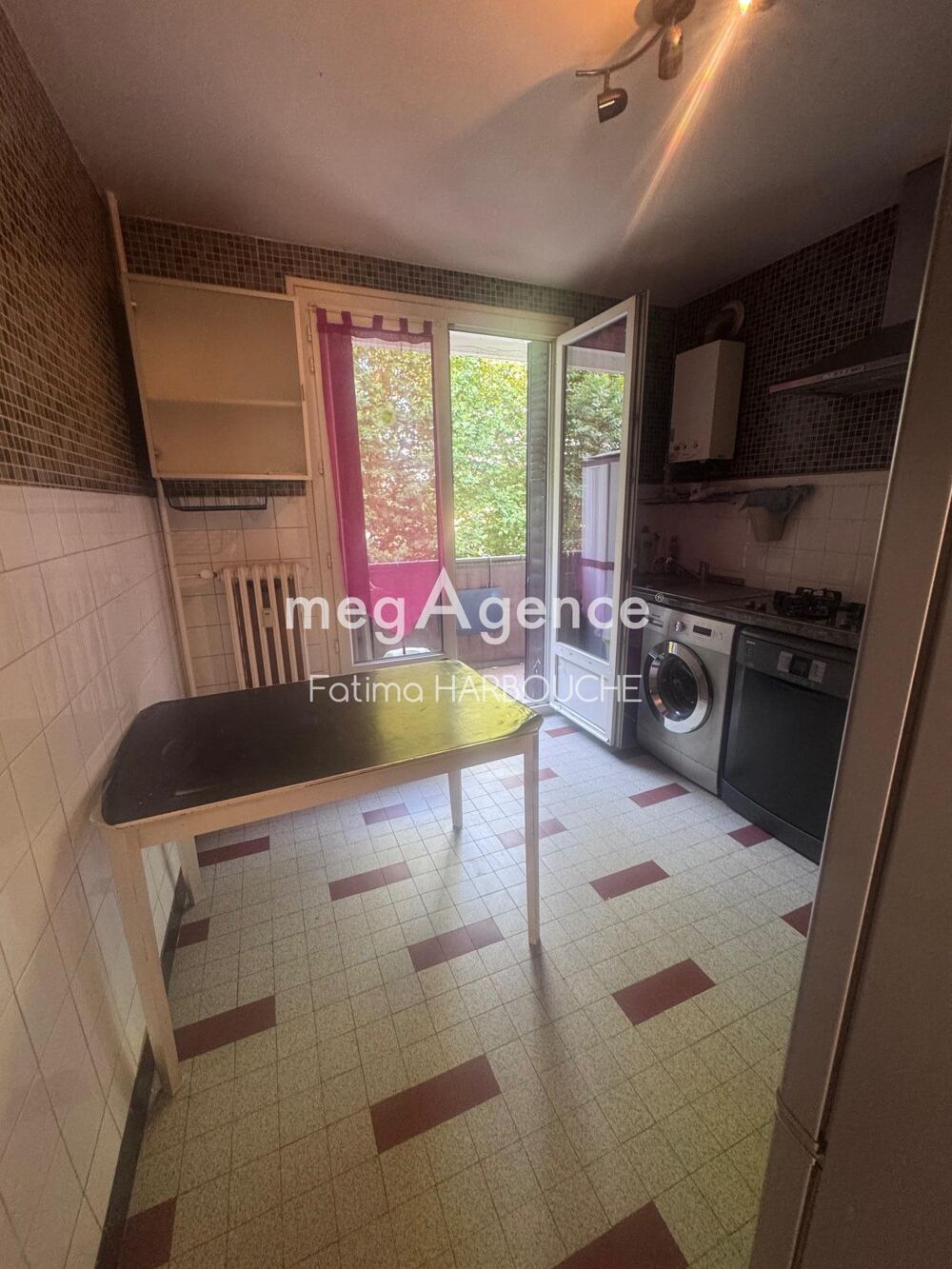 Appartement 3 pièces 56 m² · à Le Chambon-Feugerolles · 56 m² · 49 000 €