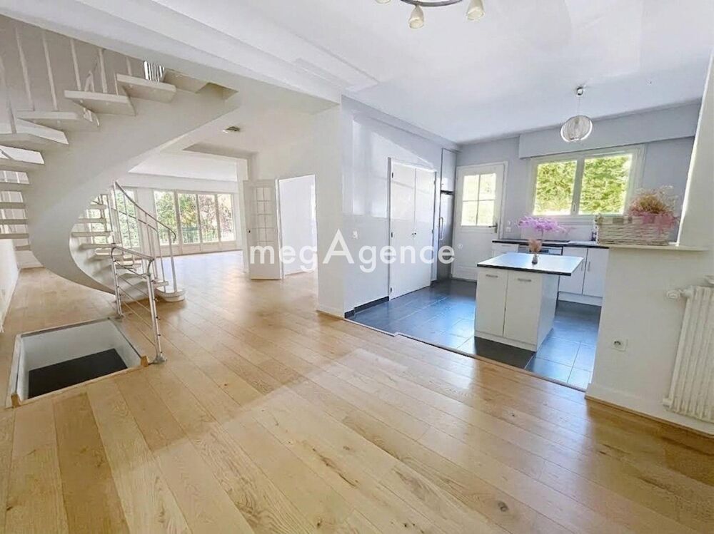 Duplex 6 pièces au coeur dun parc privé  Saint-Nom-la-Bretèche