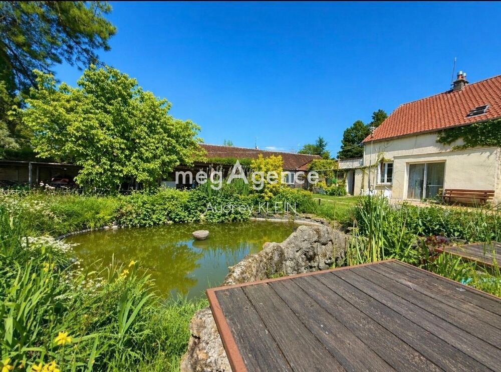 Belle propriété au calme avec terrain, piscine et box équestre
