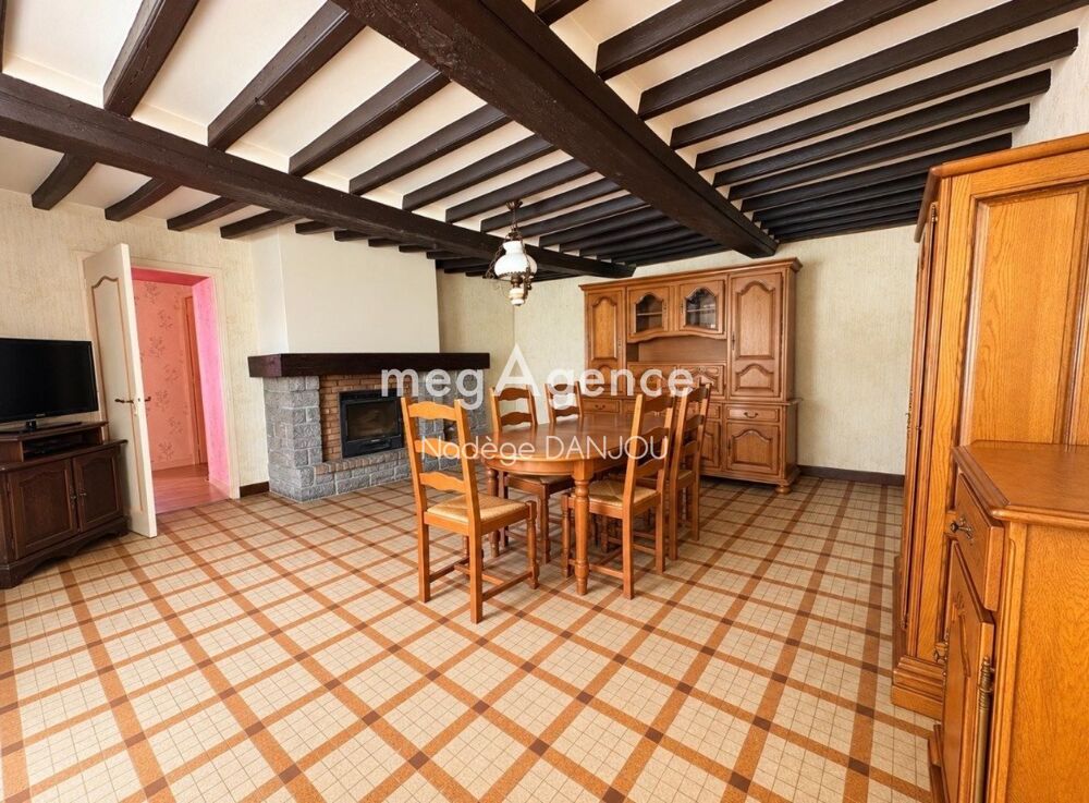 MAISON EN PIERRE - GRANDS GARAGES ET FORT POTENTIEL D'AMENAGEMENT 14380 NOUES DE SIENNE