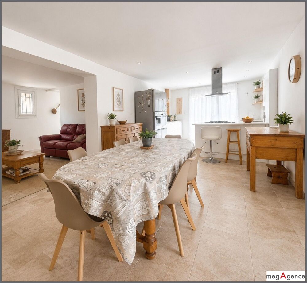 Maison 121 m² 4 chambres, garage, panneaux solaire