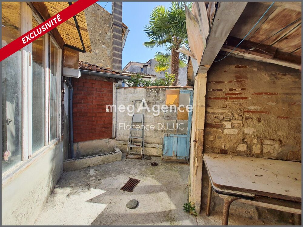 Vente Immeuble MAISON AVEC PATIO ET PETIT GARAGE EN CENTRE VILLE Saint-jean-d'angely
