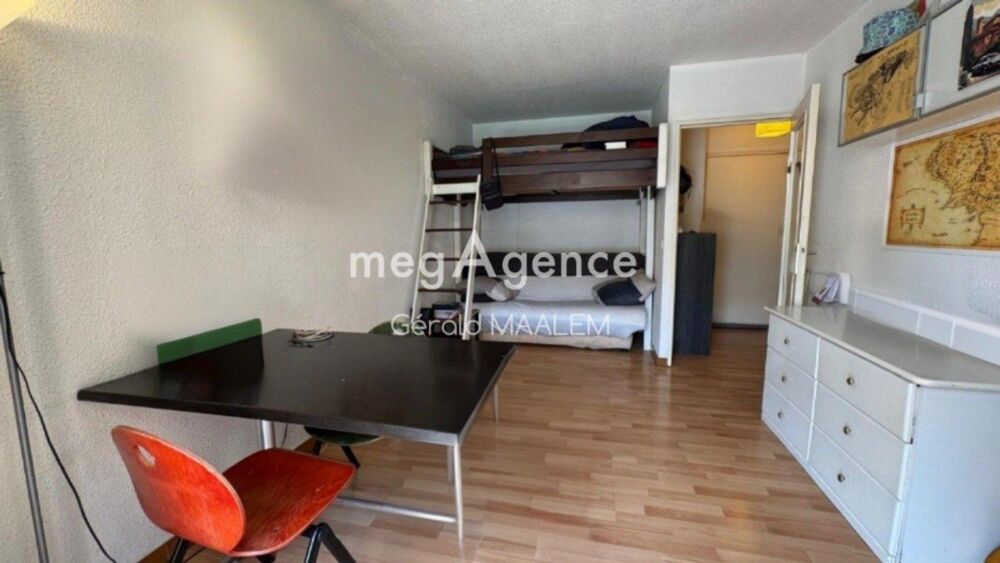 Studio de 23m² avec cave et parking à Saint Raphaël