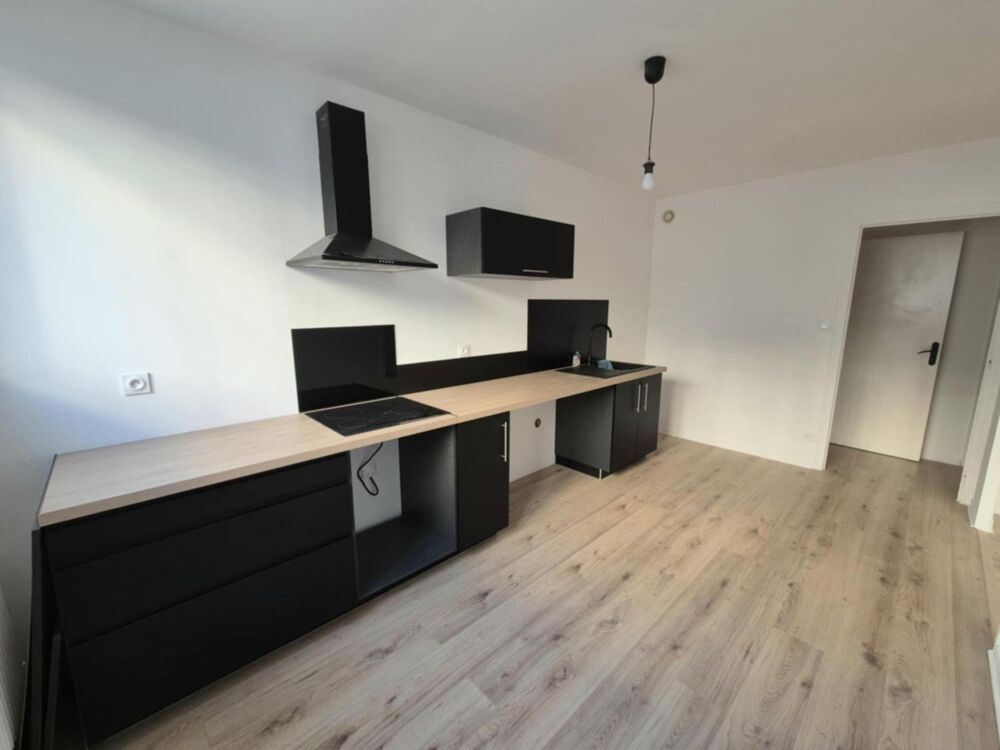 Grand T2 rénové: Chauffage + eau chaude + froide inclu!!