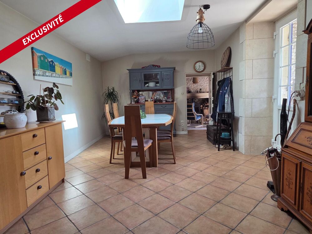 Maison 173 m² avec studio indépendant, piscine et 2 garages - Essouvert 17400