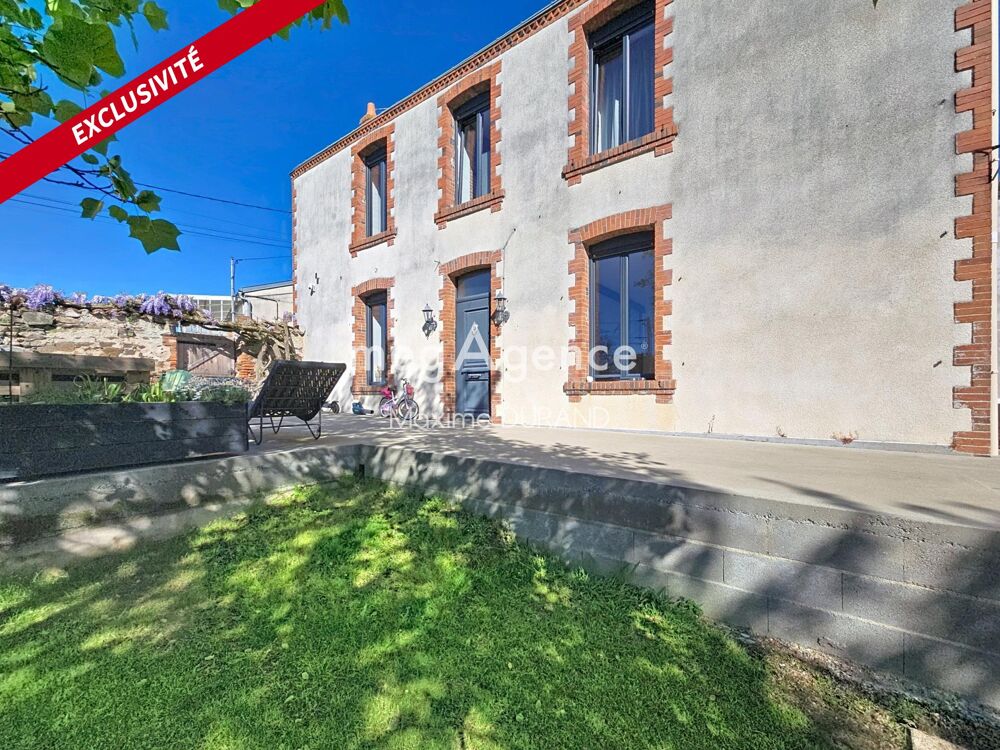 Maison de caractère avec grand terrain et studio avec revenu locatif