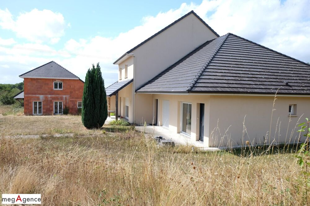 Vente Immeuble Propriété comprenant trois constructions sur 11 778 m² Saint-germain-les-vergnes