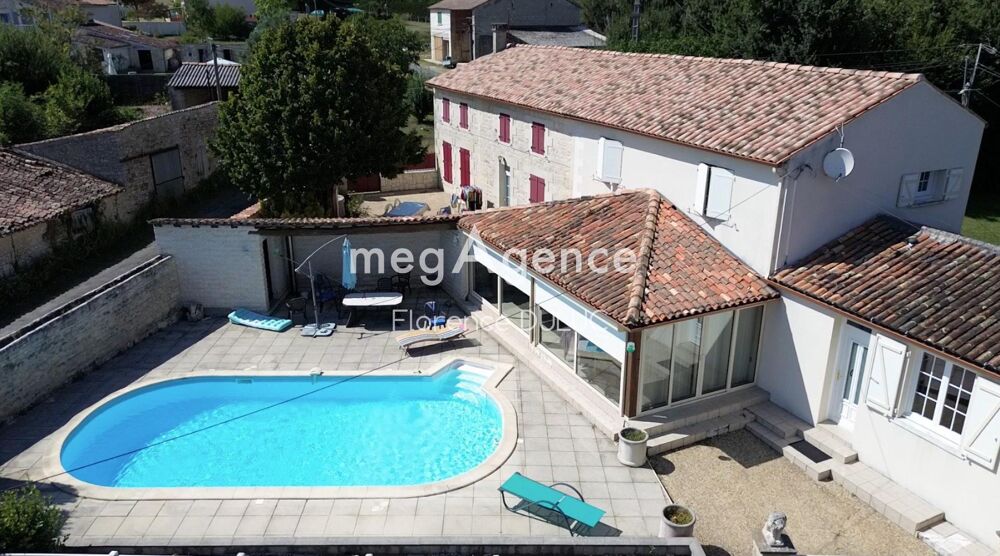 CHARENTAISE DE CHARME AVEC VERANDA, PISCINE, GARAGE
