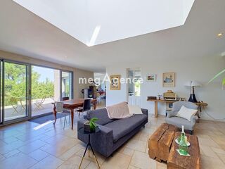 Vente Maison Maison de plain-pied – 148 m² – Grands volumes et vue sur le château Andreze