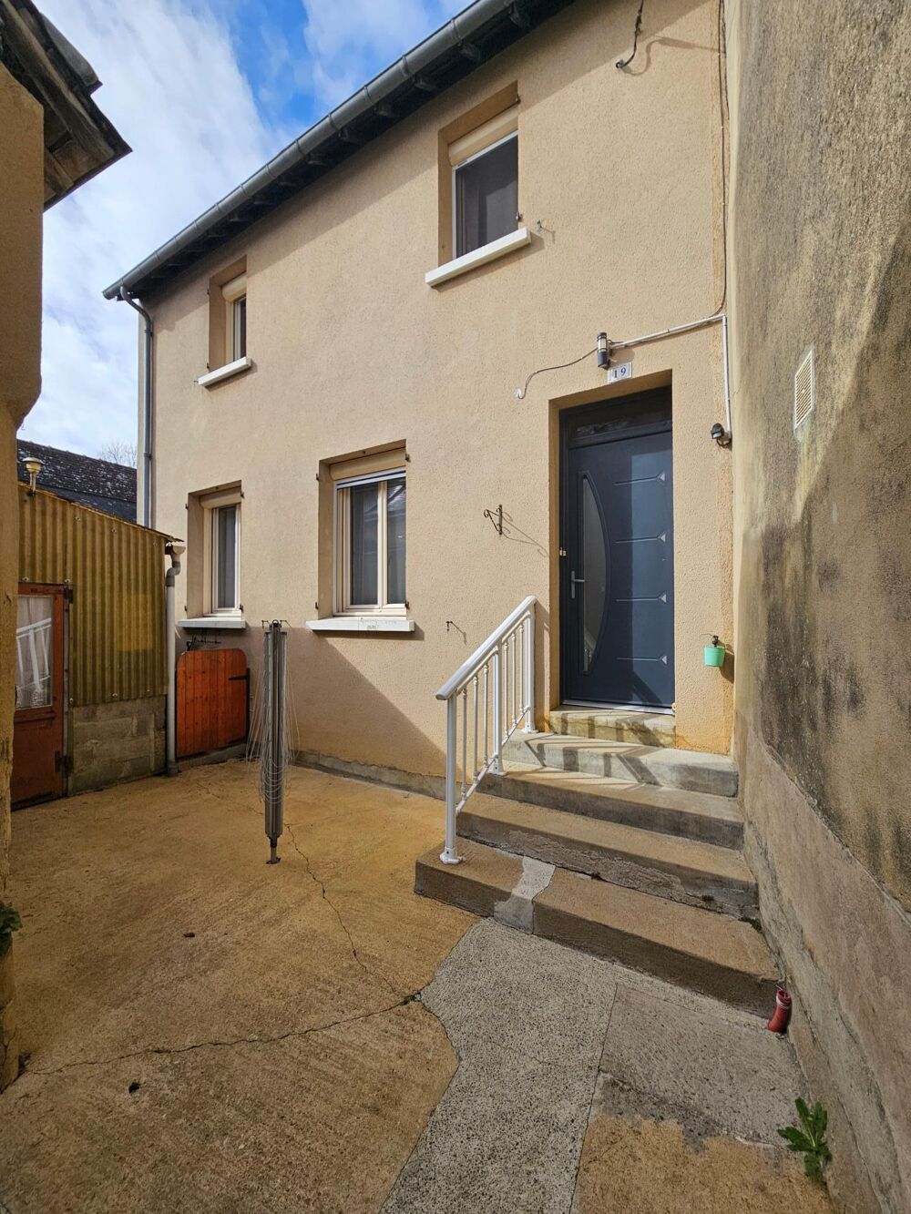 Lot de deux maisons, un garage et un terrain indépendants