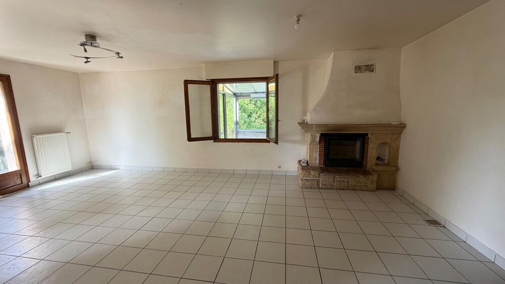 Vente Maison Maison proche commodités avec beau potentiel habitable Guern