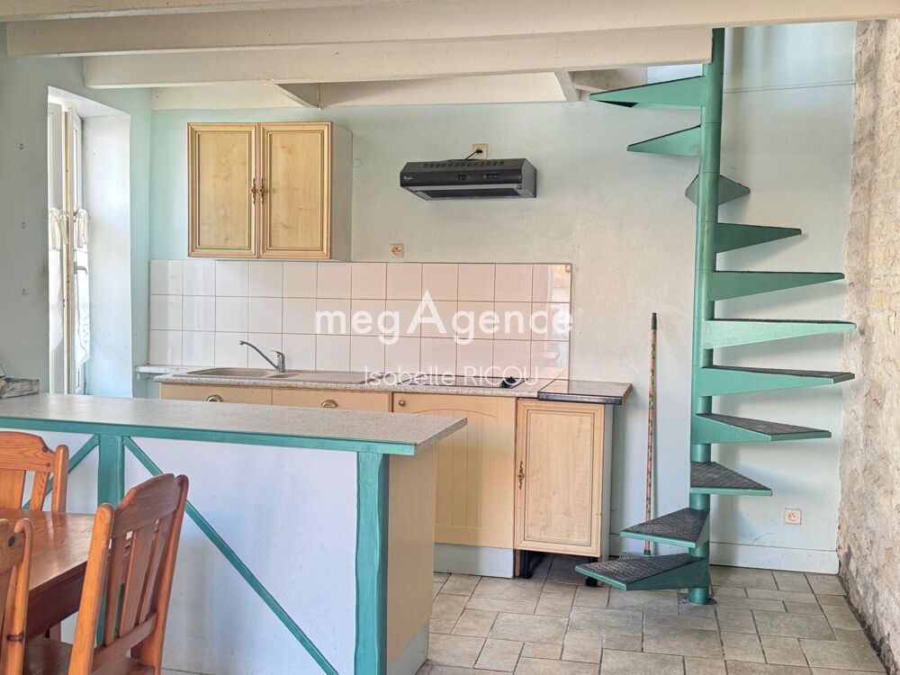 Maison de village en pierre  Authenticité au calme -