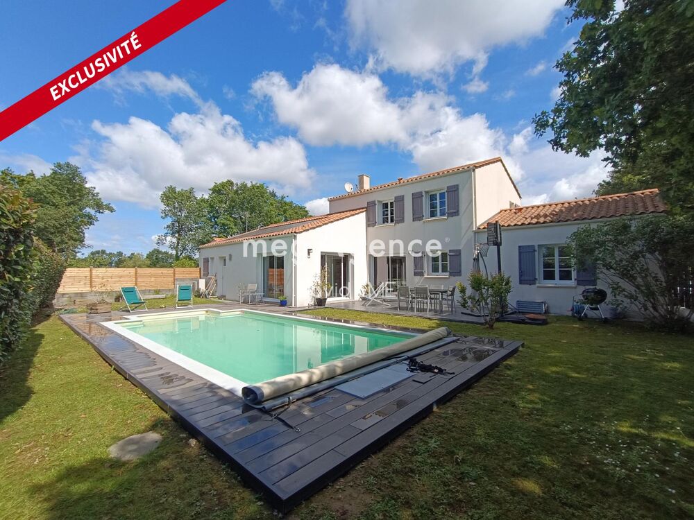 6 Pièces, 147 m2, 4 chambres, piscine, VENANSAULT