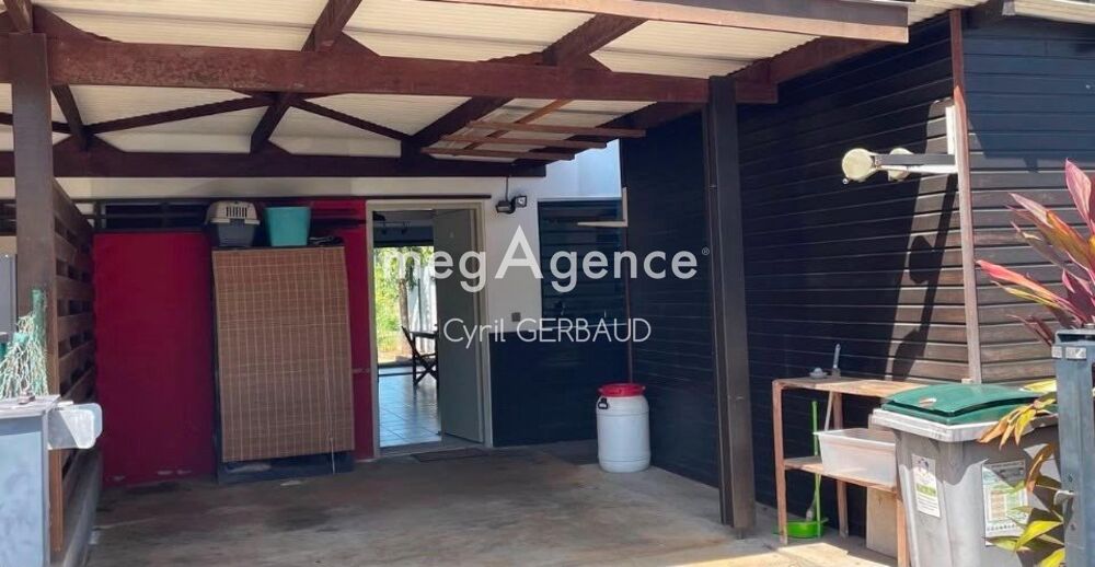 A vendre villa T4 avec un étage et un abris garage dans un quartier résidentiel à Rémire-Montjoly.