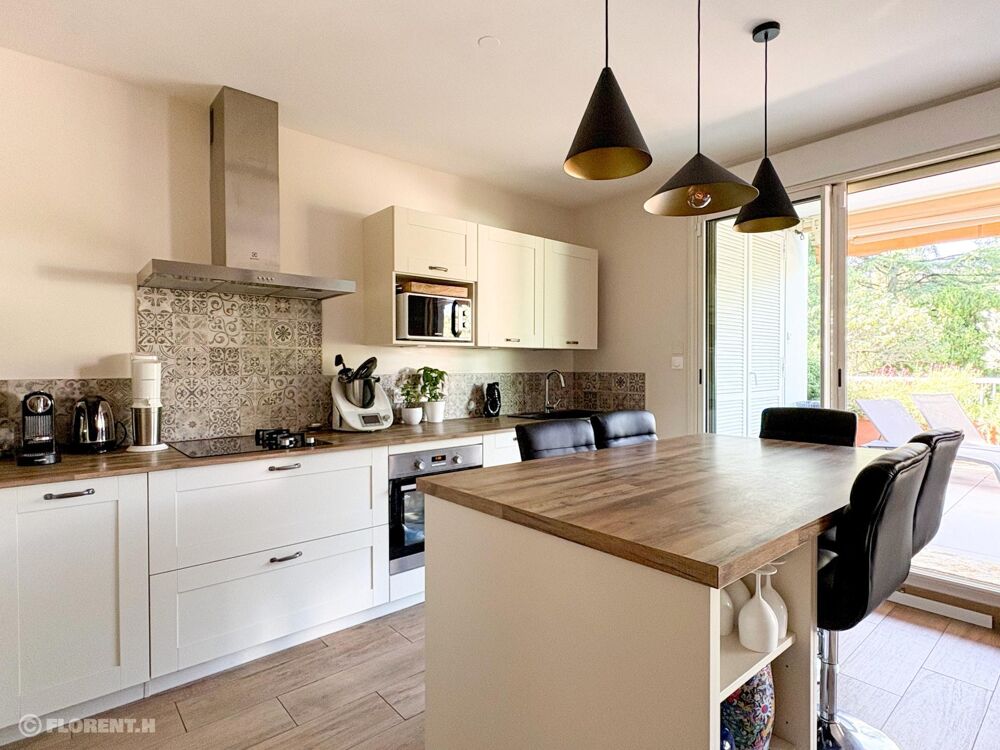 Vente Appartement CHARBONNIERES LES BAINS - T5 - Vaste Terrasse Charbonnieres-les-bains