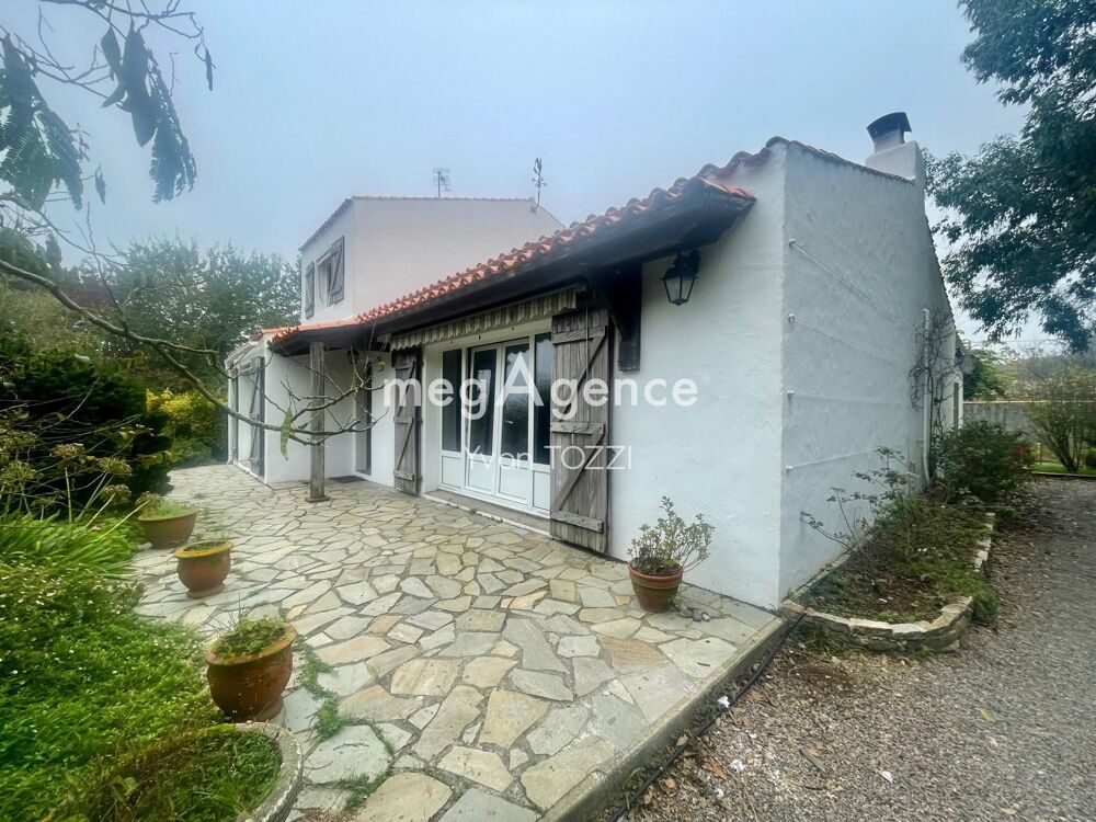 Maison de 140 m2 sur une parcelle de 2622 m2 aux SABLES DOLONNE