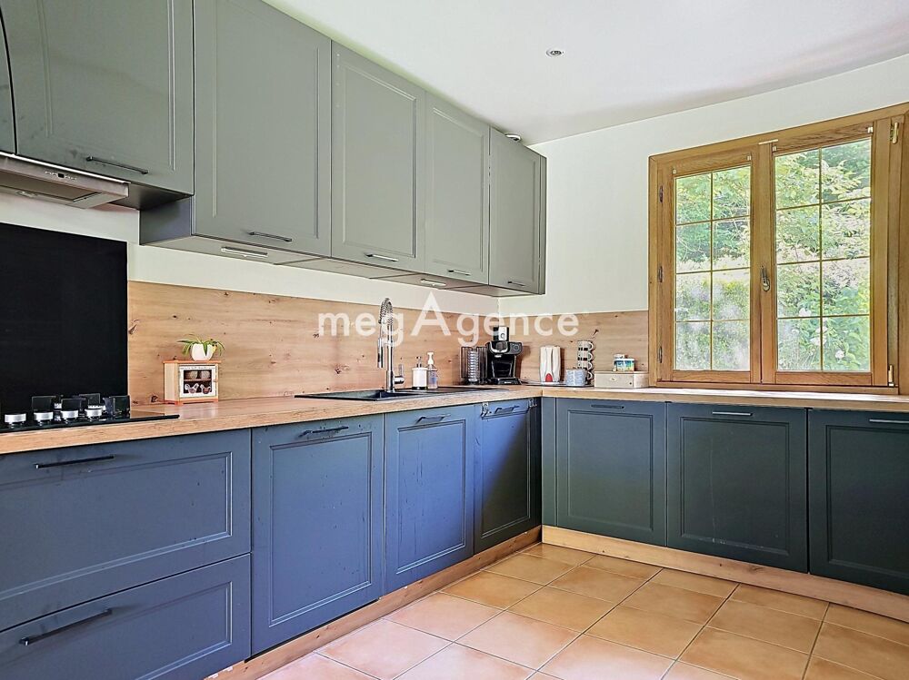 MAISON FAMILIALE SANS TRAVAUX 5 CHAMBRES SOUS SOL ET JARDIN