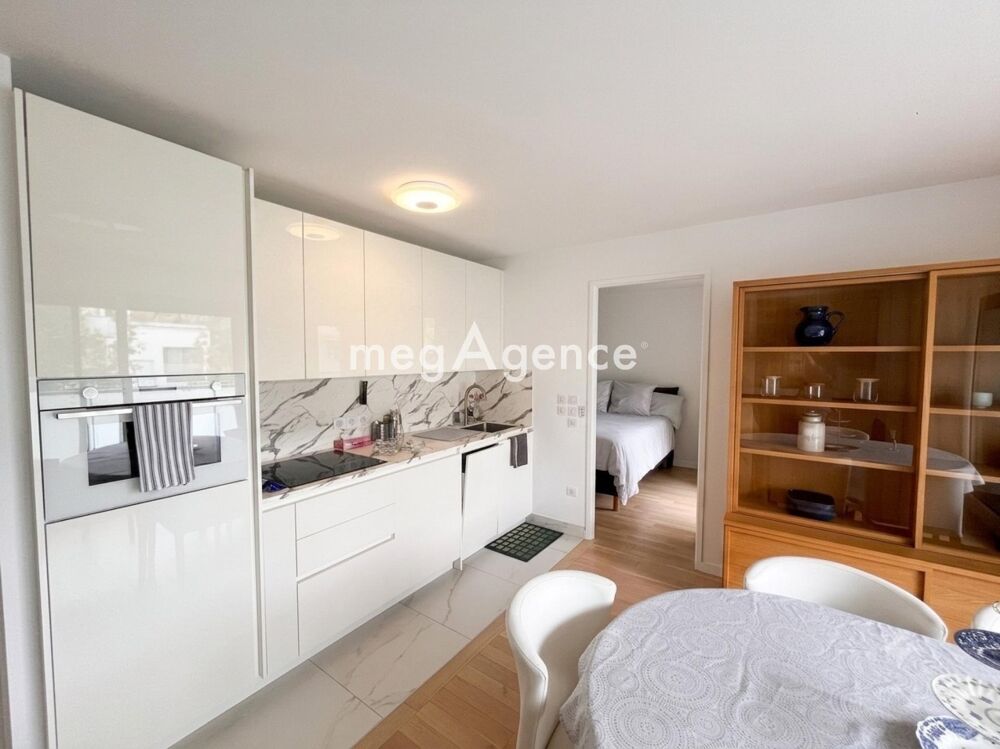 Location Appartement LE CHESNAY – SUPERBE 2 PIÈCES MEUBLÉ AVEC BALCON ET PARKING – TOUTES CHARGES COMPRISES Le chesnay