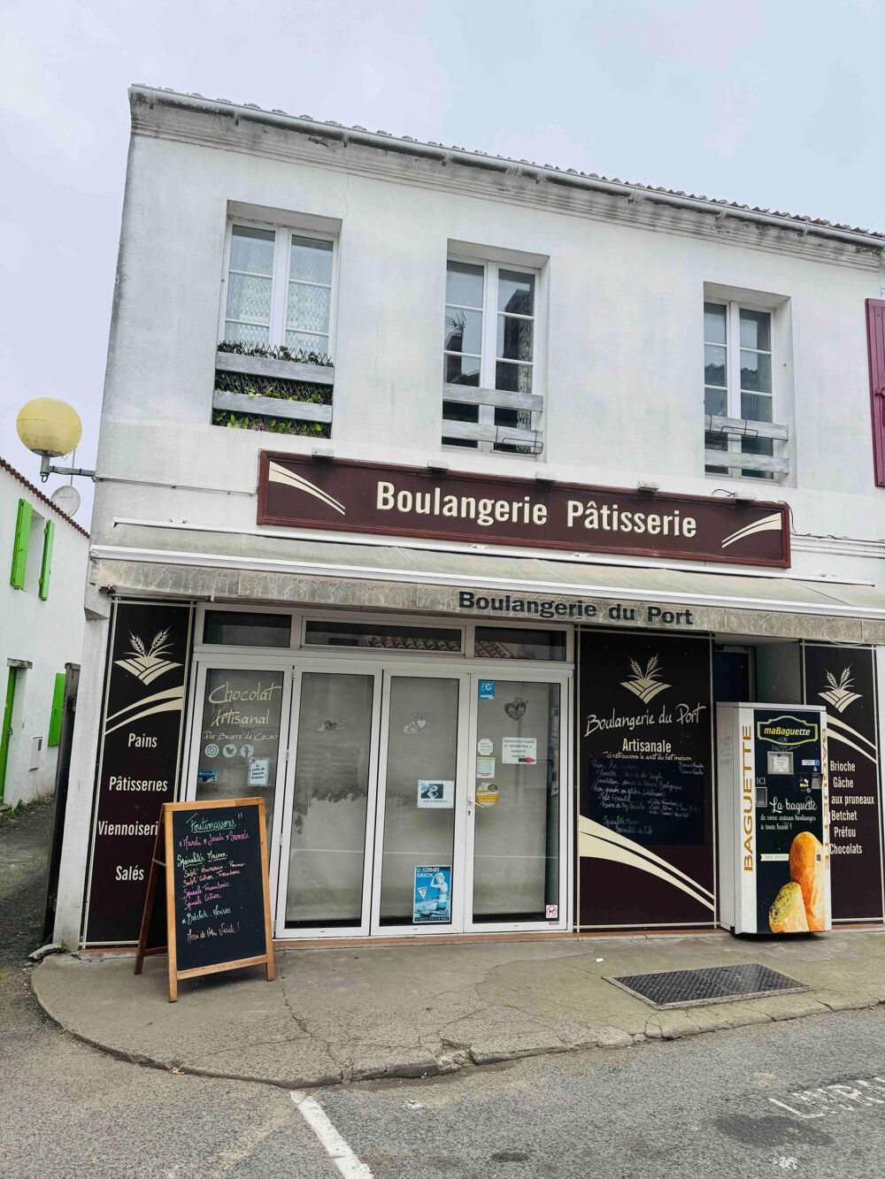   Au coeur de Port-Joinville, murs commerciaux et appartement 