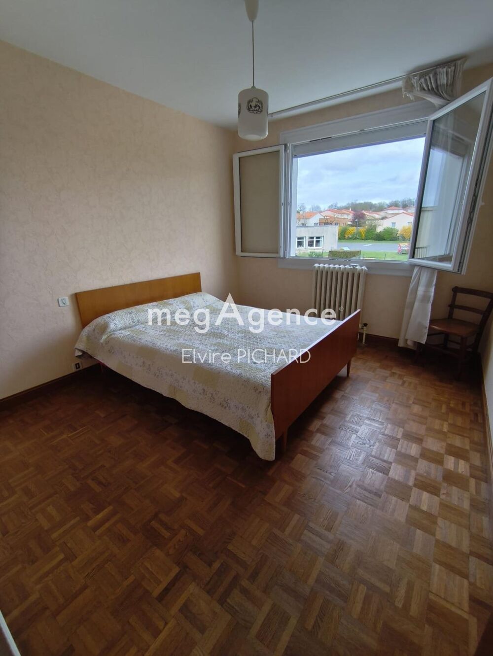 Vente Maison Maison mitoyenne, 5 pièces, 3 chambres, jardin Sud-Est, garage double Cholet