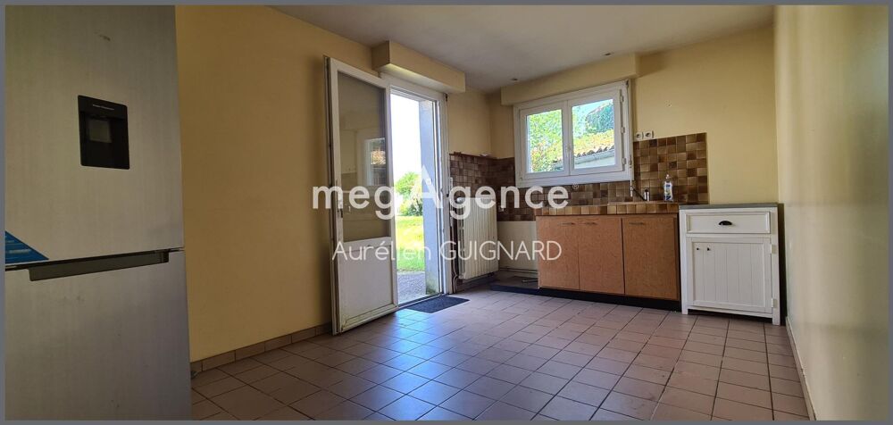 4 chambres, bel espace en pelouse avec garage et une dépendance