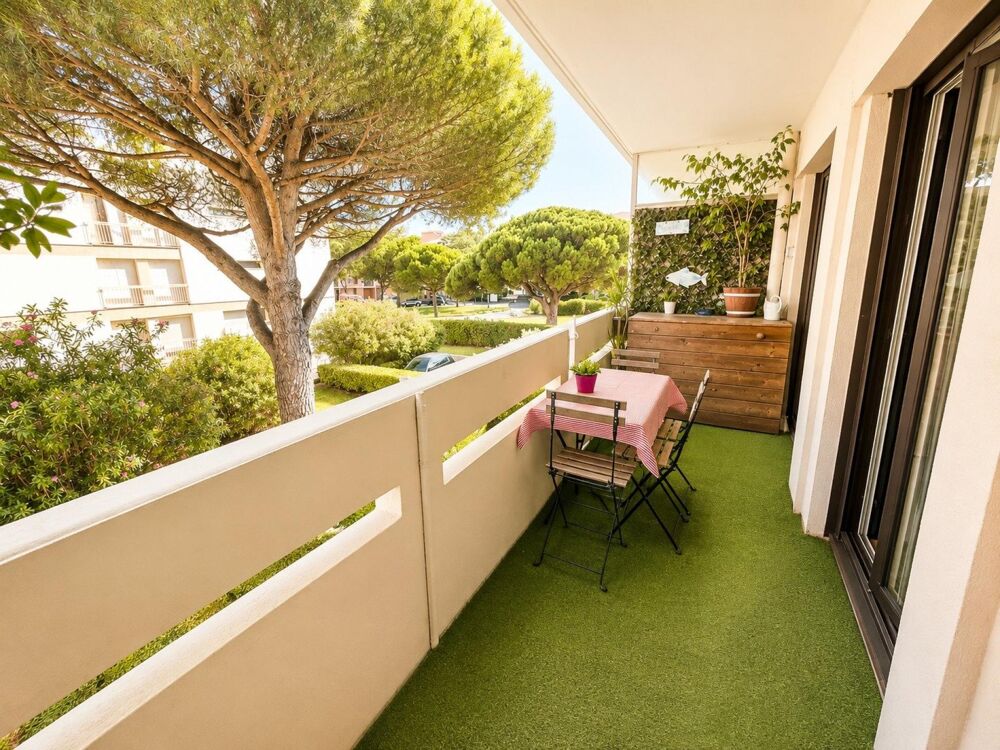 Vente Appartement À VENDRE – PORT-FRÉJUS – 35 m² – À 350 M DE LA PLAGE – CAVE – PARKING Frejus
