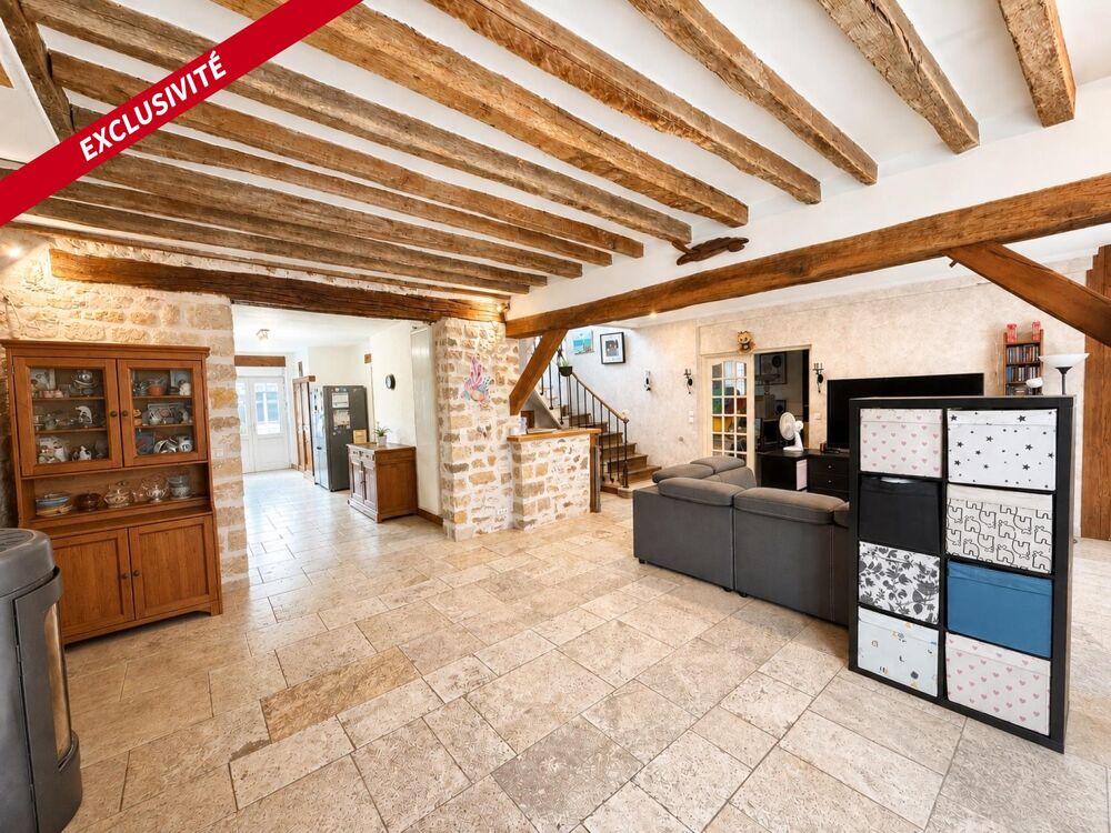 Maison en pierre de caractère  235 m²  7 chambres  Le Châtelet-en-Brie
