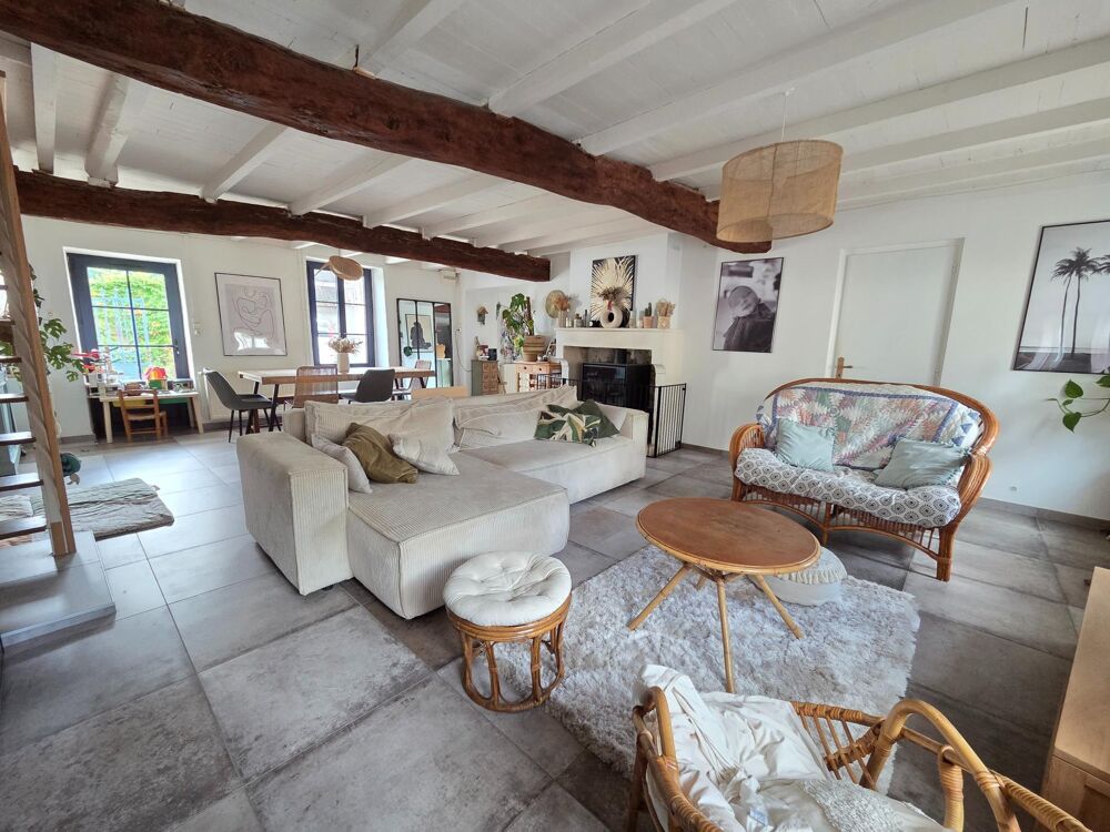 Vente Maison Maison charentaise avec vie de plain-pied possible, 3 chambres, dépendances et jardin clos à Saint-Jean-d'Angély Saint-jean-d'angely