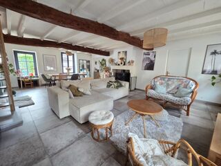 Vente Maison Maison charentaise avec vie de plain-pied possible, 3 chambres, dépendances et jardin clos à Saint-Jean-d'Angély Saint-jean-d'angely
