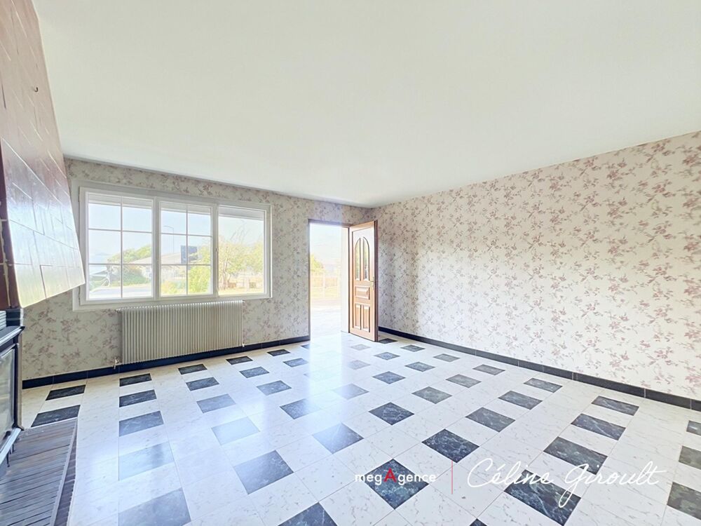 Contruction de qualité avec 7 chambres et beaucoup de stationnement !