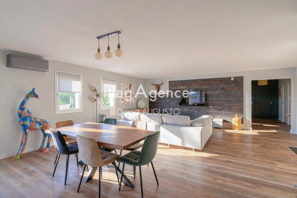 Vente Maison Maison avec vue, piscine chauffée, garage double et terrain de 700m2 Lucenay