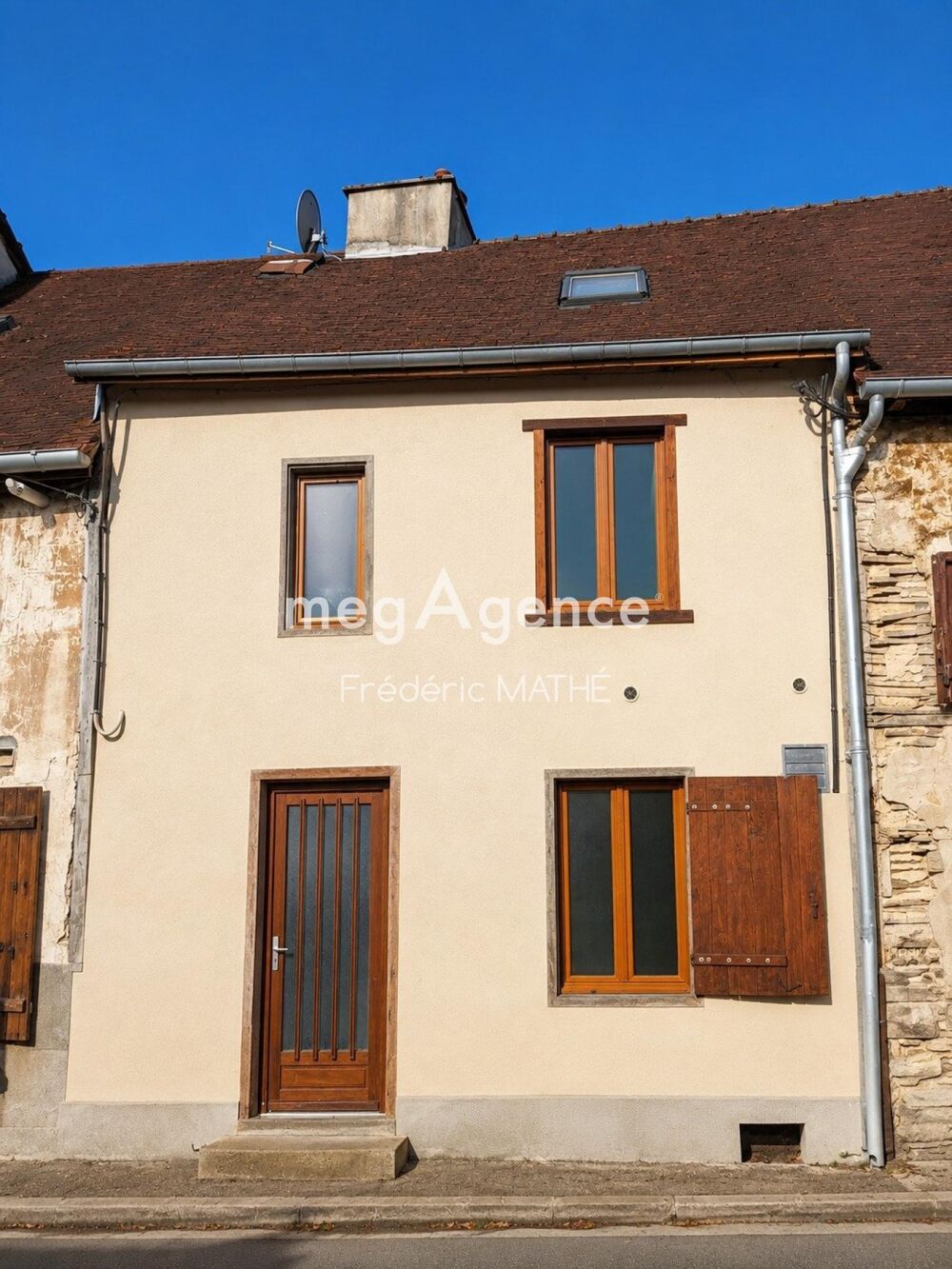 Vente Immeuble LOCAL COMMERCIAL + DUPLEX LOUÉ – BAR-SUR-SEINE CENTRE Bar-sur-seine